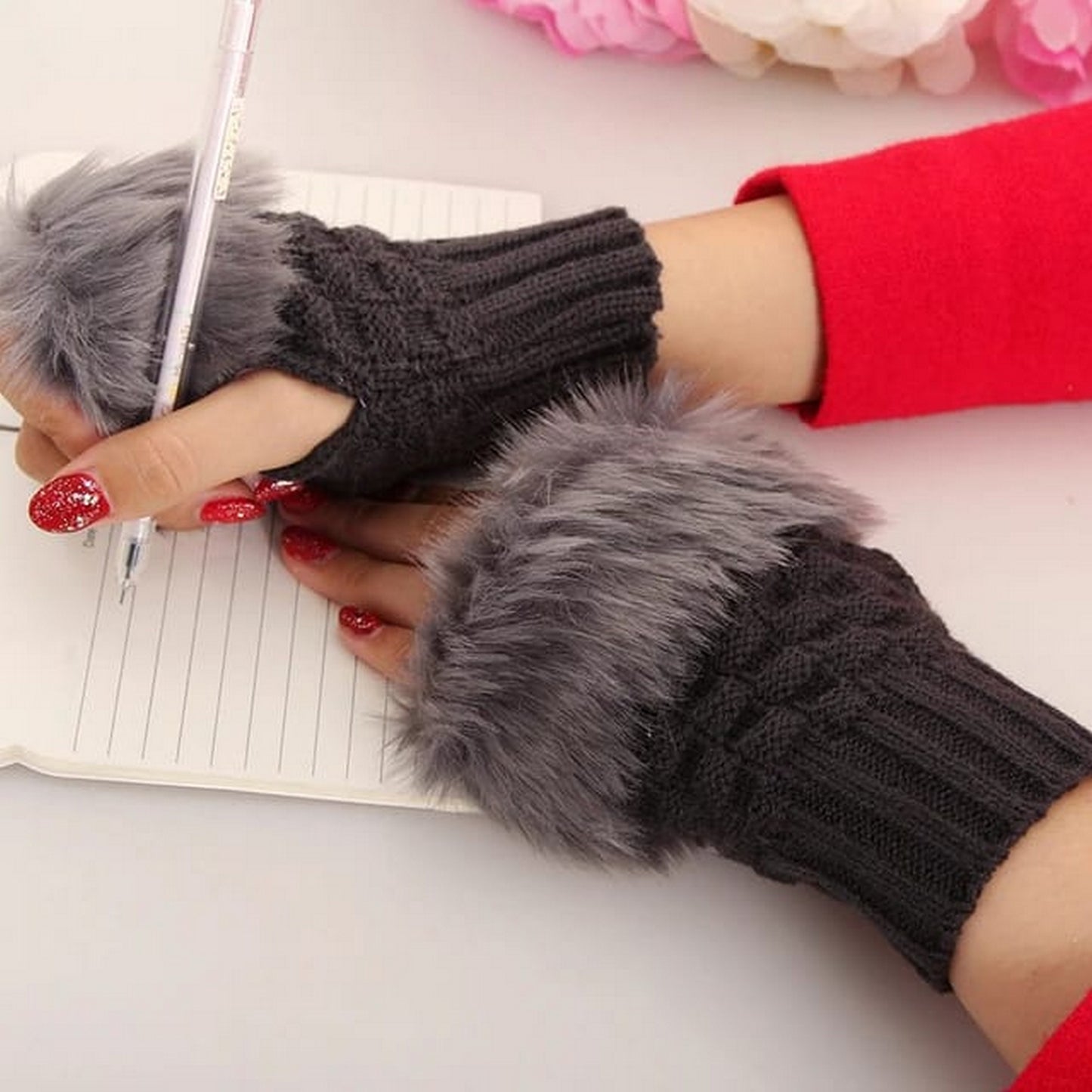 Heated Fur Gloves: Cozy & Stylish Warmth for Women'