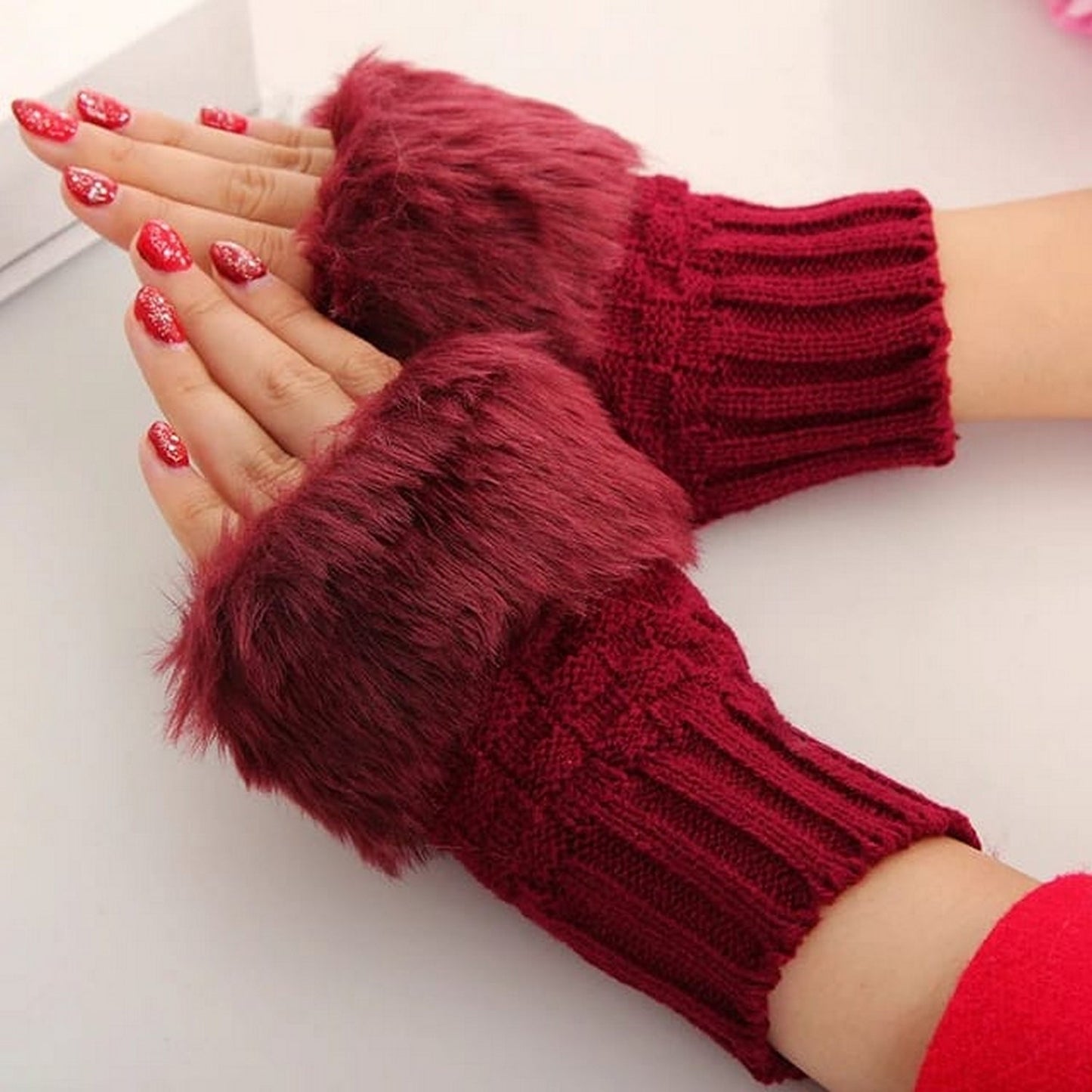 Heated Fur Gloves: Cozy & Stylish Warmth for Women'