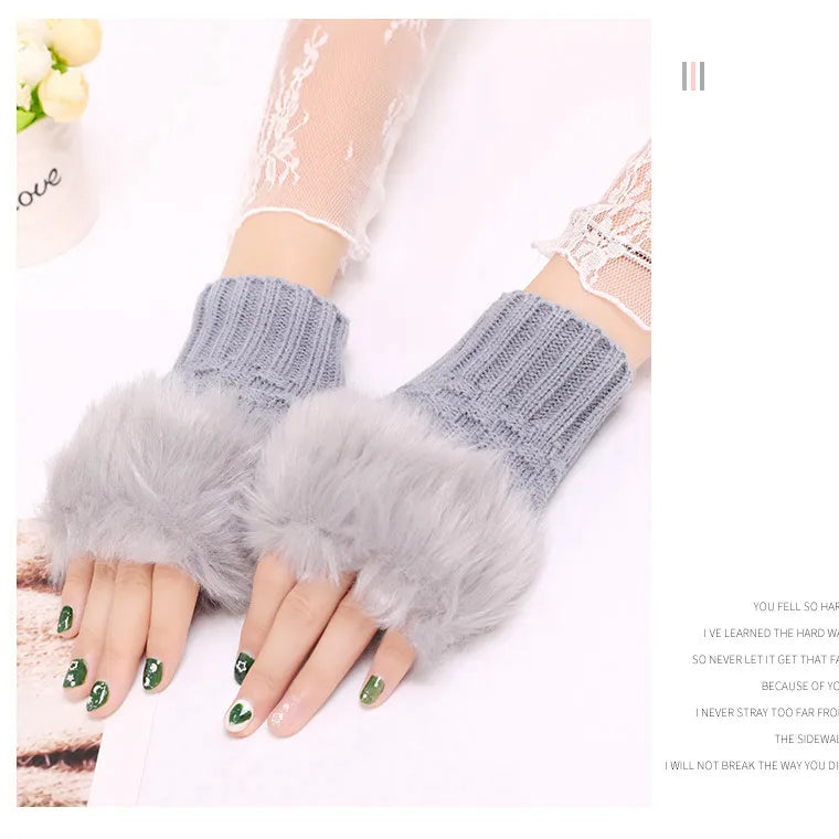 Heated Fur Gloves: Cozy & Stylish Warmth for Women'